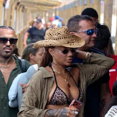 Ludmilla e Brunna Gonçalves fazem passeio de barco em Noronha.