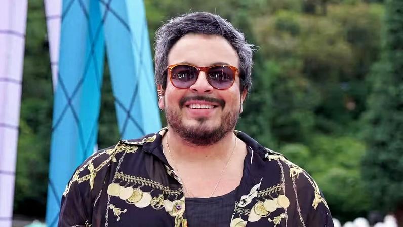 Luis Lobianco celebra o sucesso de Freitas após o fim de Vale Tudo e manifesta um papel de vilão para ele mesmo — Foto: Globo/Thalles Trouva
