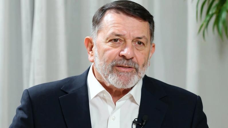 Lula e Flávio Bolsonaro são os pré-candidatos com mais intenções de voto para presidente em 2026. (Foto: Fotomontagem Gazeta do Povo (Fotos: Ricardo Stuckert/PR e Andressa Anholete/Agência Senado))