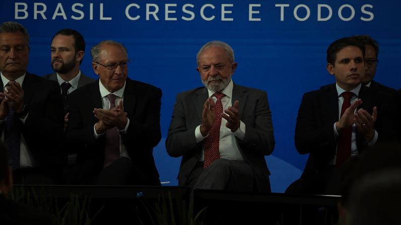 Lula defende convivência civilizada durante a cerimônia de sanção da última etapa da regulamentação da reforma tributária. (Foto: Valter Campanato/Agência Brasil)