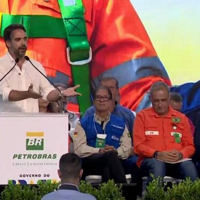 Eduardo Leite é vaiado em evento com Lula e reage sobre amor que vence o medo