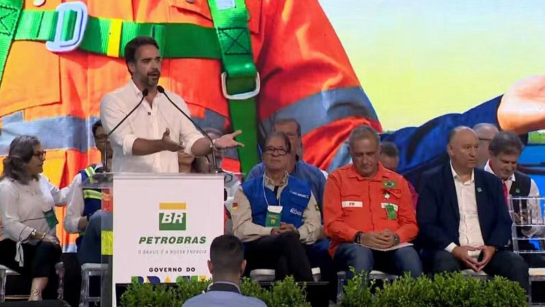 Eduardo Leite é vaiado em evento com Lula, em Rio Grande — Foto: Reprodução/ RBS TV