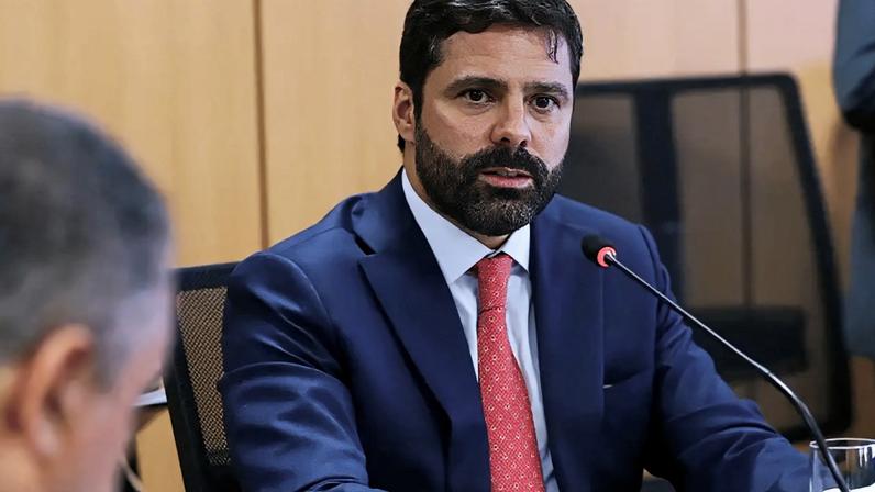 Manoel Carlos de Almeida Neto (foto) assume, interinamente, o comando do Ministério da Justiça após saída de Lewandowski