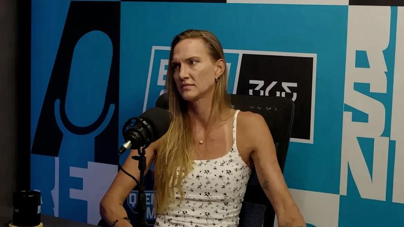 Mari do Vôlei em entrevista ao "Basticast" (Foto: Reprodução/ Youtube/ Basticast)