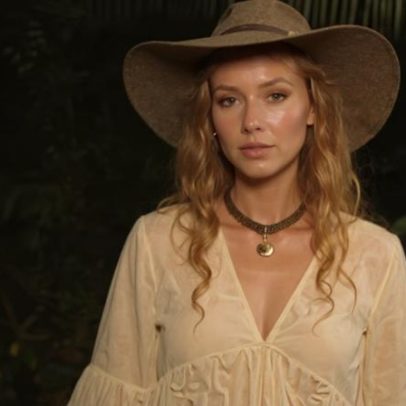 Marina Ruy Barbosa recebe elogios após posar de biquíni