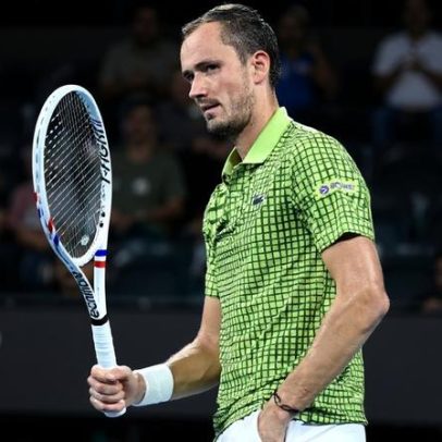 Medvedev alcança 41ª final em Brisbane e encara Nakashima