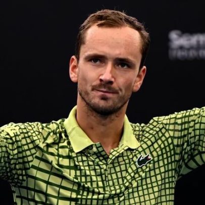Medvedev vence Tiafoe com atuação sólida