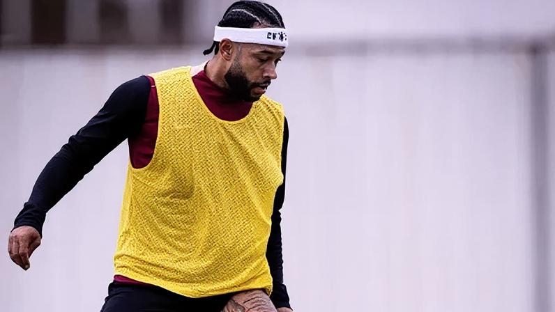 Memphis em treino do Corinthians
