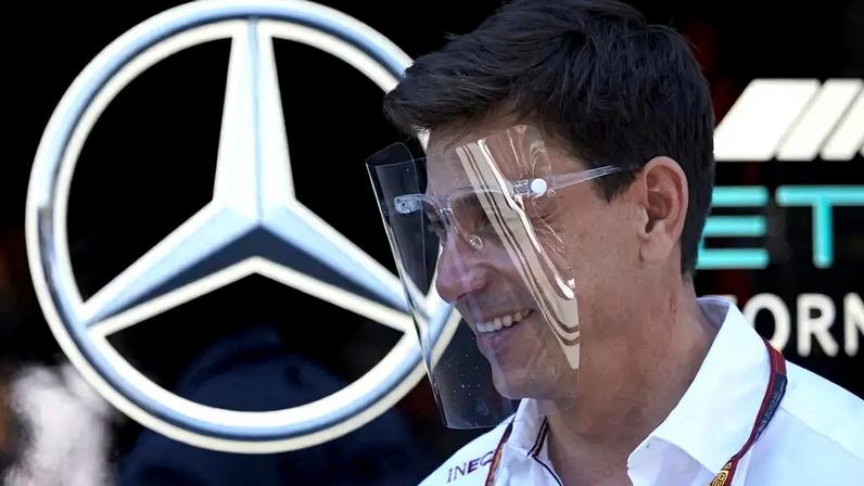 Toto Wolf é o responsável pelo direcionamento da Mercedes dentro e fora das pistas