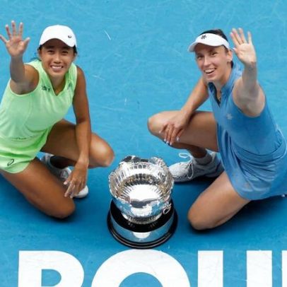 Mertens e Zhang confirmam favoritismo e sagram-se campeãs de duplas