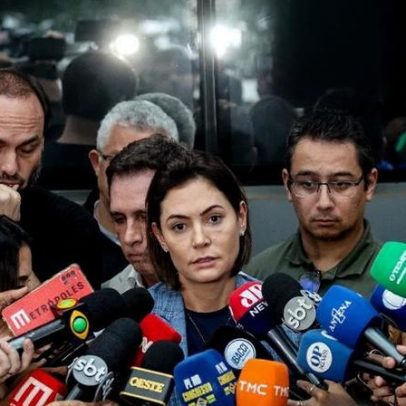 Michelle visita Bolsonaro na PF um dia após exames e evita imprensa