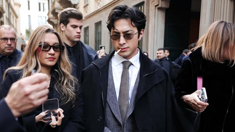 “Heated Rivalry” star Hudson Williams was the star of Milan Fashion Week — shrouded in smoke and swarmed by fans.