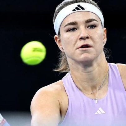 Muchova encerra invencibilidade de Rybakina e avança à semifinal