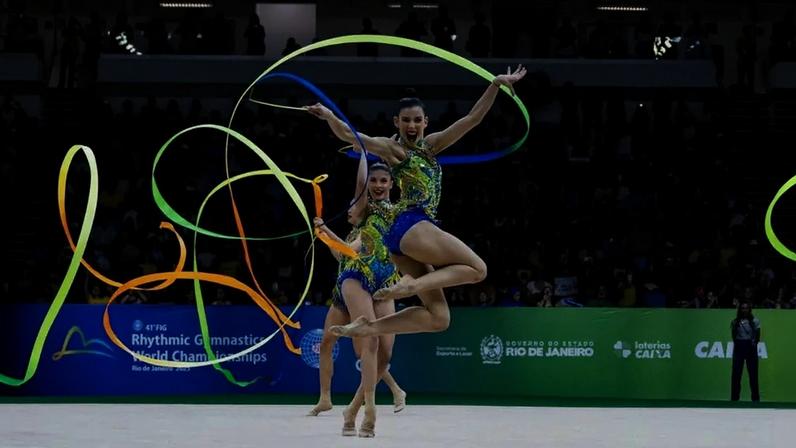 Conjunto do Brasil durante apresentação de simples no Mundial de Ginástica Rítmica (Foto: Ivan Carvalho / CBG)