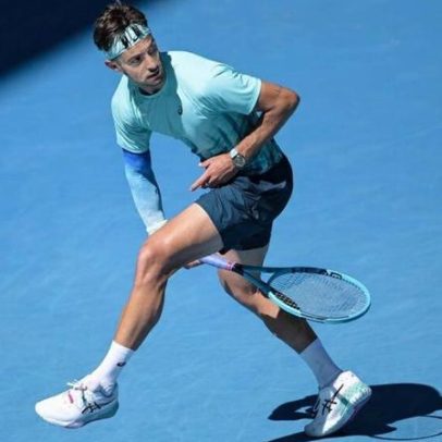 Musetti melhora saque e encara Djokovic nas quartas de final