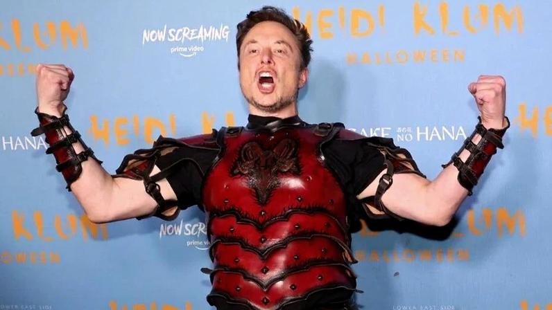 Musk looking like an idiot.