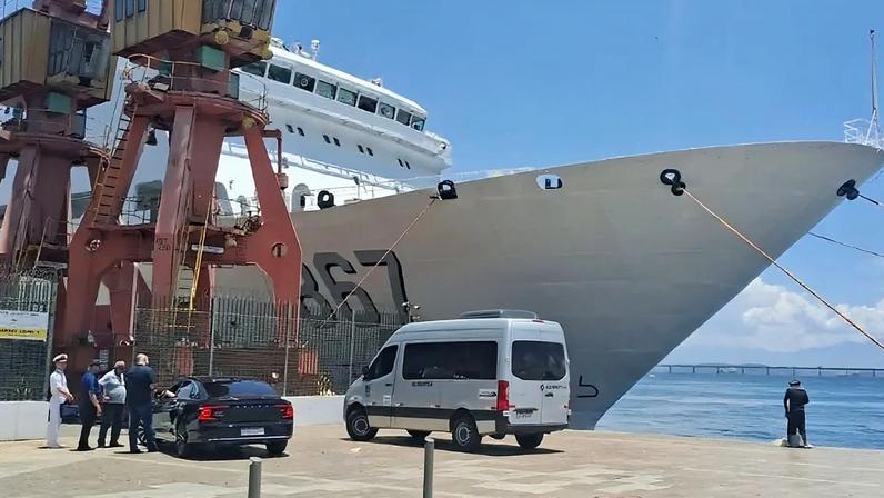 Navio-hospital chinês atracado no Rio de Janeiro tem chamado a atenção da população fluminense. (Foto: Paulo Silva / Divulgação / CREMERJ)