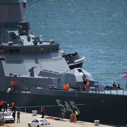 Navio russo chega à África do Sul para manobras com China e Irã