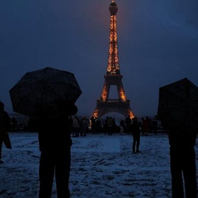 Europa enfrenta caos em viagens com onda de frio e neve