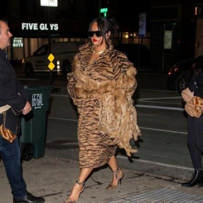 Rihanna usa peças da Alaïa com listras de tigre avaliadas em US$9 mil