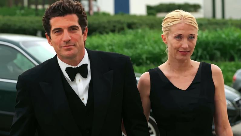 Paul Anthony Kelly and Sarah Pidgeon play John F. Kennedy Jr. and Carolyn Bessette Kennedy in the new FX and Hulu series “American Love Story” — which is set to debut in February. A source said the show, which the Kennedy family opposes, will add to Caroline Kennedy’s stress as she is grieving the death of daughter Tatiana Schlossberg.