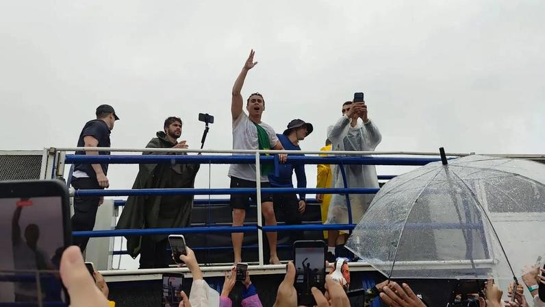 Deputado afirmou que "estava desesperançoso", mas voltou a acreditar na mobilização popular após a manifestação. (Foto: Aline Rechmann/Gazeta do Povo)