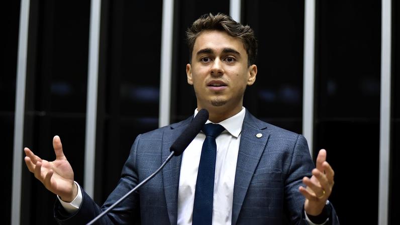 Deputado Nikolas Ferreira (PL-MG) debocha do adiamento do sorteio da Mega da Virada 2025: "inacreditável" (Foto: Zeca Ribeiro/Câmara dos Deputados)