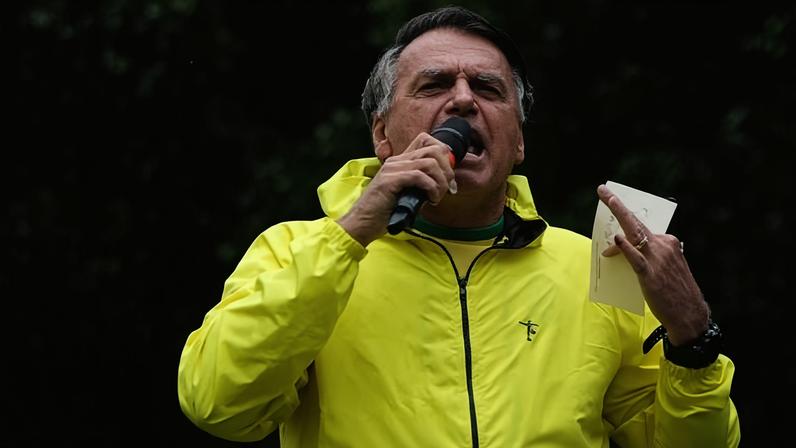 Jair Bolsonaro em manifestação na Avenida Paulista em abril de 2025