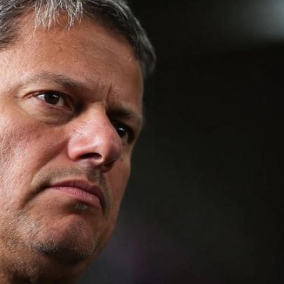 Tarcísio adia visita a Bolsonaro, em situação de tensão política