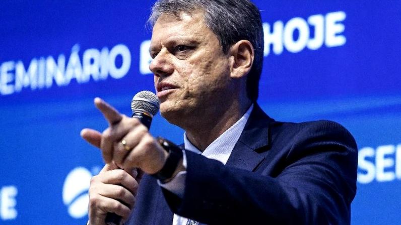 O governador de São Paulo, Tarcísio de Freitas, participa da abertura de seminário em São Paulo