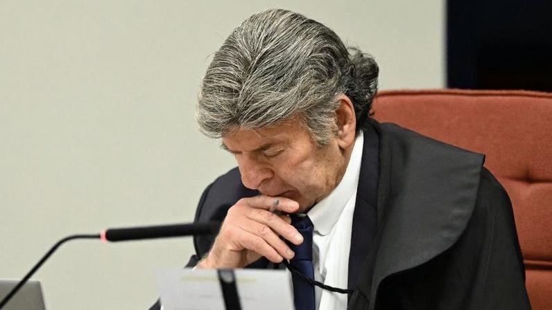 O ministro do STF Luiz Fux durante o voto da ministra Cármen Lúcia no julgamento da trama golpista