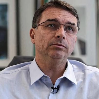 Flávio inicia sondagem de marqueteiro para campanha e prevê giro no exterior