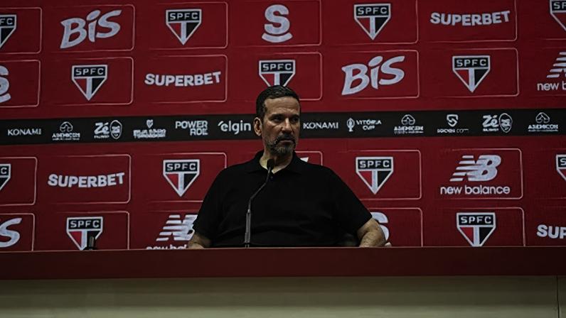 Olten Ayres rebateu críticas em coletiva no CT do São Paulo