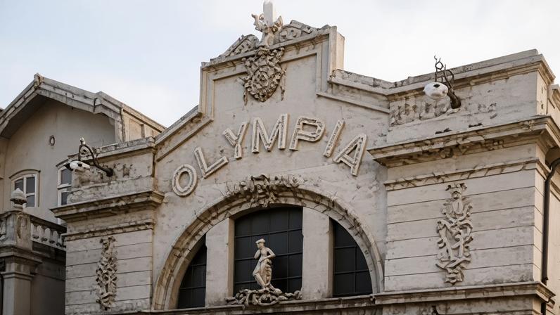 Fachada do Cine Olympia, em Belém.