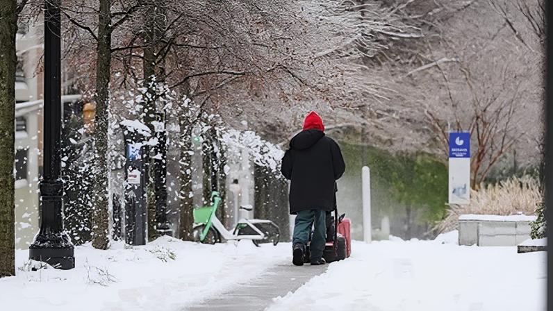 Snow is cleared from a path in Atlanta, Georgia (Credit: Getty Images)