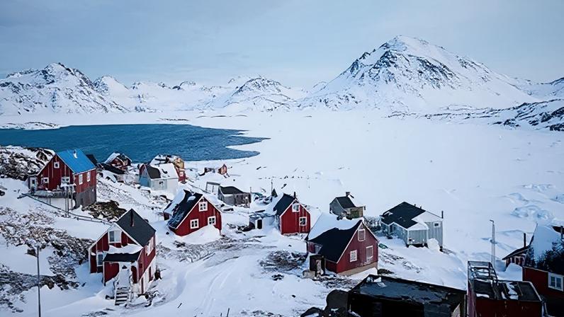 Getty Images A collection of wooden houses from the village of Kulusuk amongst the snow in Greenland (Credit: Nigel Baker and GEUS)