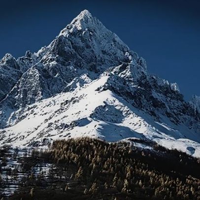 Pixel vermelho na neve: como IA resolveu o desaparecimento de alpinista