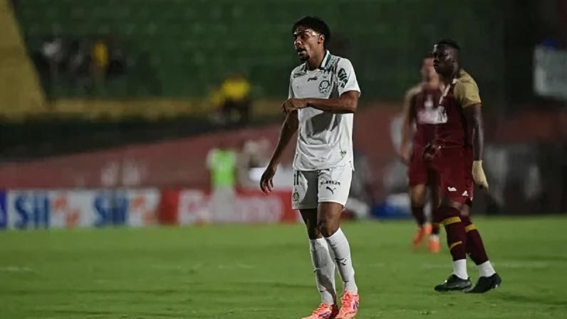 Palmeiras vence Portuguesa com gol a mais na estreia do Paulistão