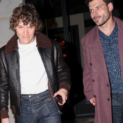 Francois Arnaud e Connor Storrie juntos após questionamento sobre vida amorosa