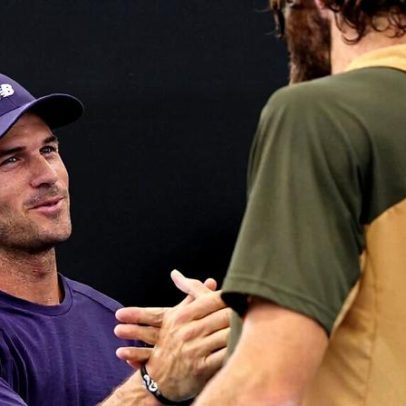 Tommy Paul controla o saque de Opelka e avança às quartas em Adelaide