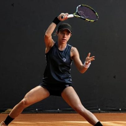 Pedretti vence primeira na Argentina; Carol joga na quarta-feira