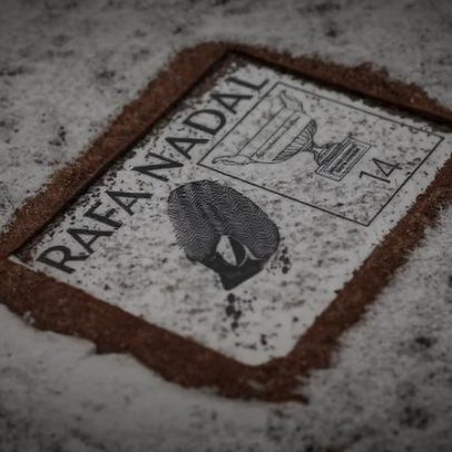 Quadras de Roland Garros amanhecem cobertas de neve