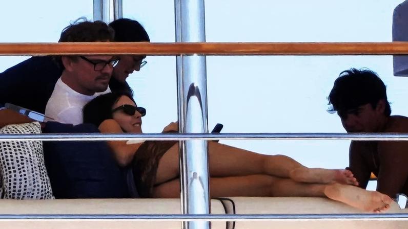 Leonardo DiCaprio and his girlfriend, Vittoria Ceretti, were spotted lounging a $250 million superyacht on Tuesday.