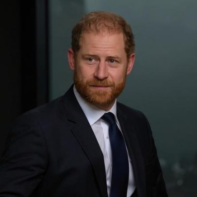 Príncipe Harry chega a tribunal de Londres para duelo final com a imprensa