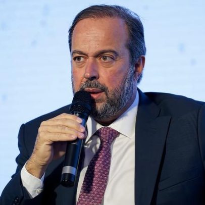 Ministro cobra solução para vazamento de água em minas da Vale