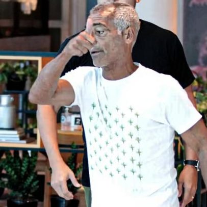 Romário faz compras em shopping no Rio, conforme fotos