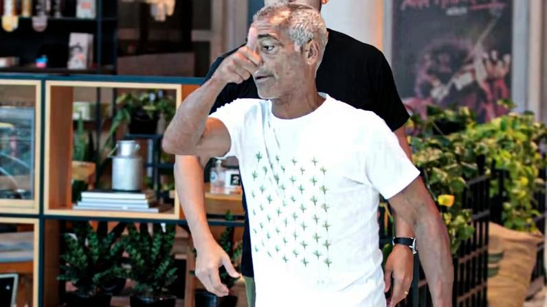 Romário passeia pelo shopping Village Mall no Rio de Janeiro — Foto: Edson Douglas/ AgNews