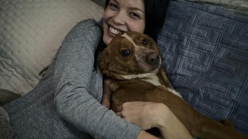 Vitoria Strada é a protagonista do telefilme 'Caju, meu amigo', seu primeiro trabalho como atriz após o BBB 25