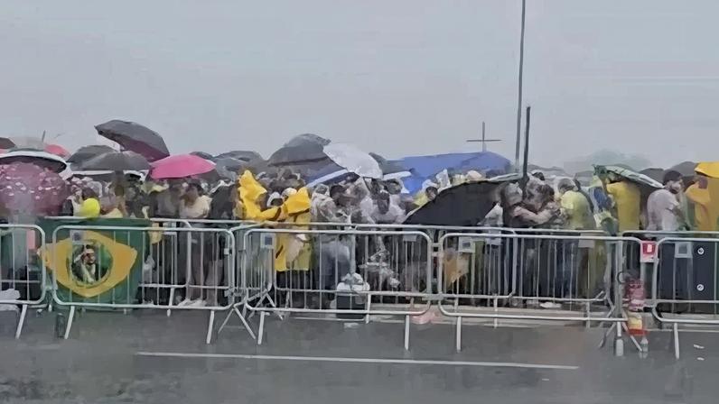 Raio atingiu concentração do ato na Praça do Cruzeiro, em Brasília. Foto: Reprodução O Povo