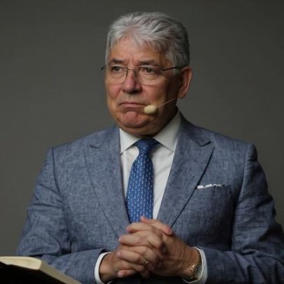 Pastor Hernandes presencia alta do neto após 102 dias